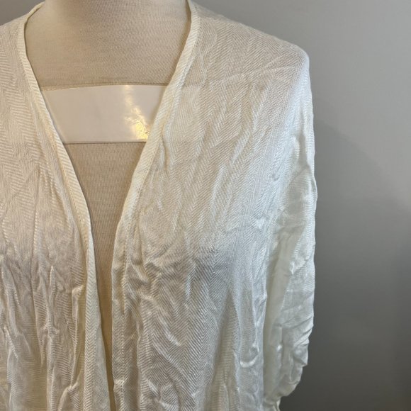 NWOT NORDSTROM Texture Weave Ruana in Ivory Cloud (O/S) - Picture 3 of 9